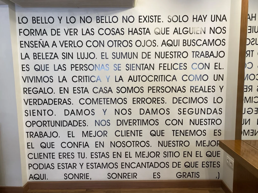 Rincón de espera del salón de Enrique Ferrándiz